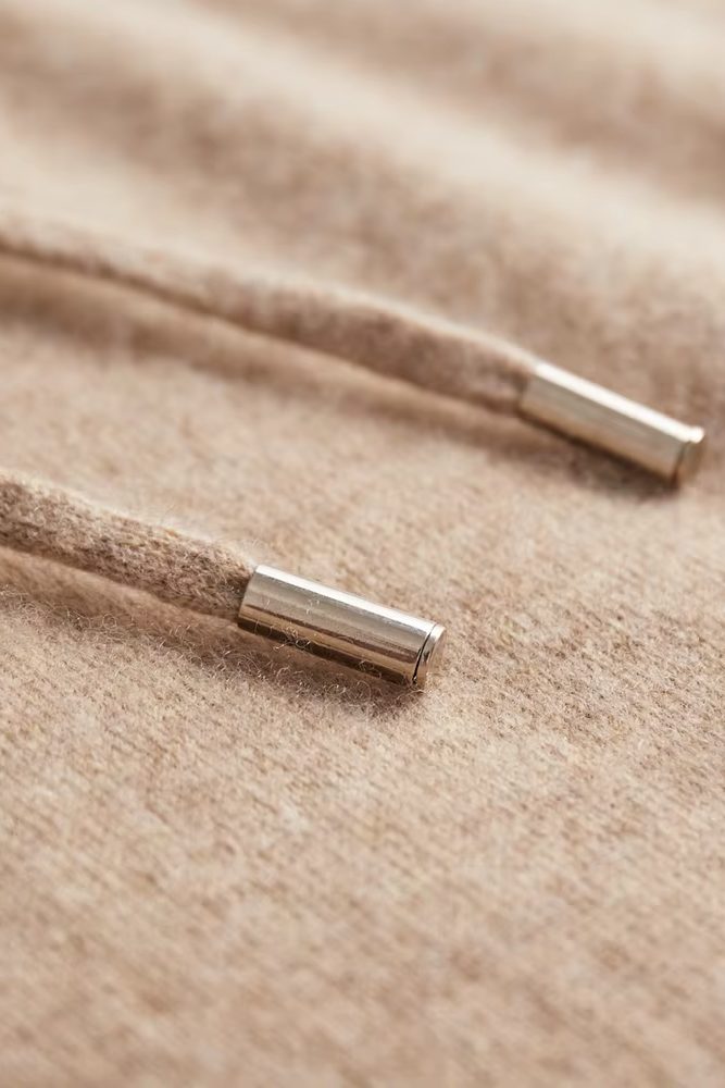 Strikket hættetrøje til mænd - pullover med snøre og ribkanter til afslappet lag-på-lag i koldt vejr