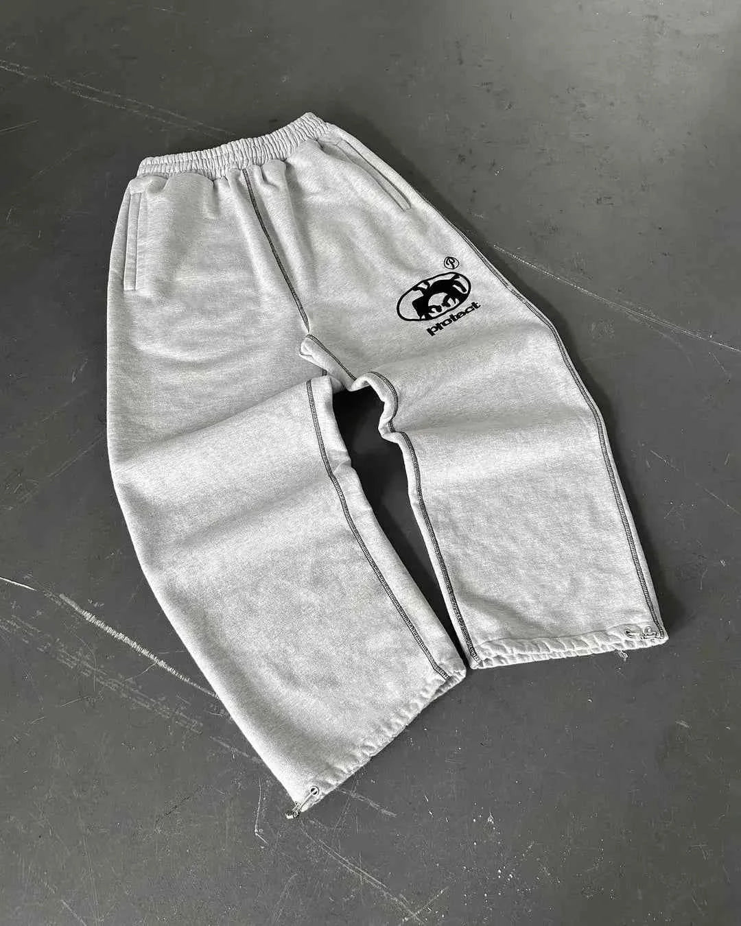 Pantaloni jogger supradimensionați pentru bărbați, stil Y2K - pantaloni de trening lejeri cu șnur și detaliu grafic pentru ținute streetwear, de skate, weekenduri urbane, călătorii și stil casual de zi cu zi