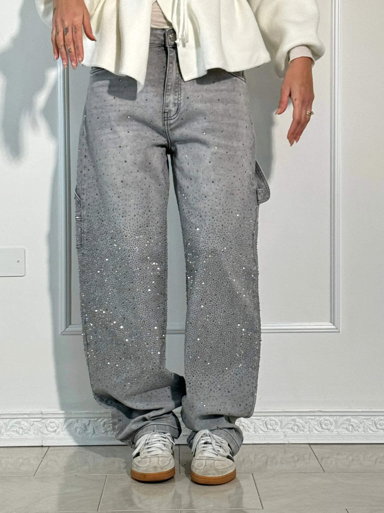 Women’s High-Waist Straight Leg Jeans with Crystal Details – Vintage Denim Look for All-Season Wear and Effortless Elegance
