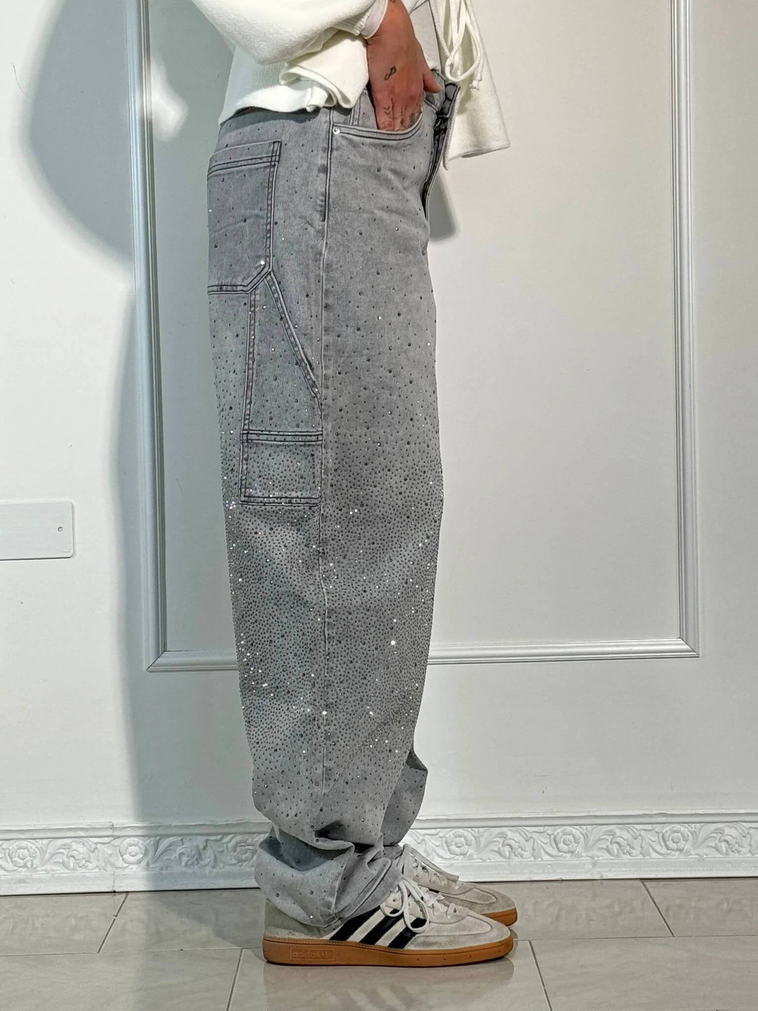 Women’s High-Waist Straight Leg Jeans with Crystal Details – Vintage Denim Look for All-Season Wear and Effortless Elegance