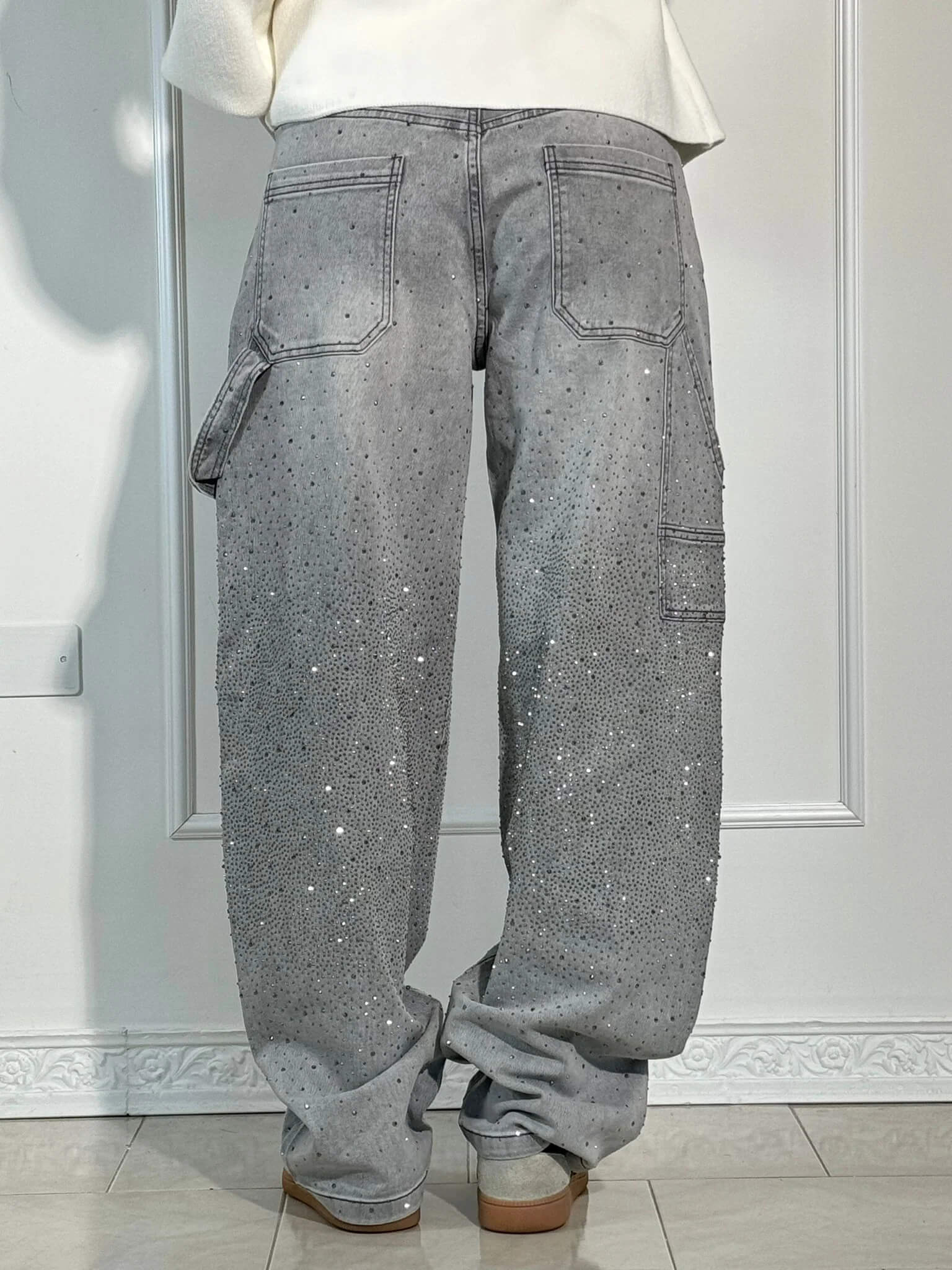 Women’s High-Waist Straight Leg Jeans with Crystal Details – Vintage Denim Look for All-Season Wear and Effortless Elegance