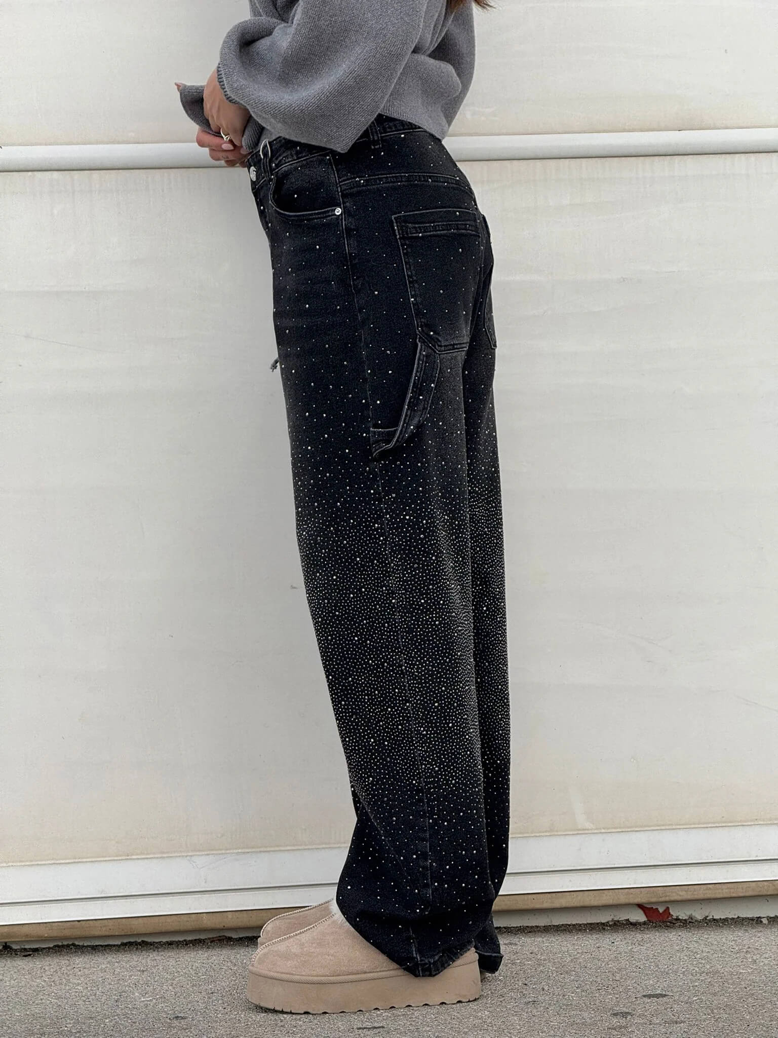 Women’s High-Waist Straight Leg Jeans with Crystal Details – Vintage Denim Look for All-Season Wear and Effortless Elegance