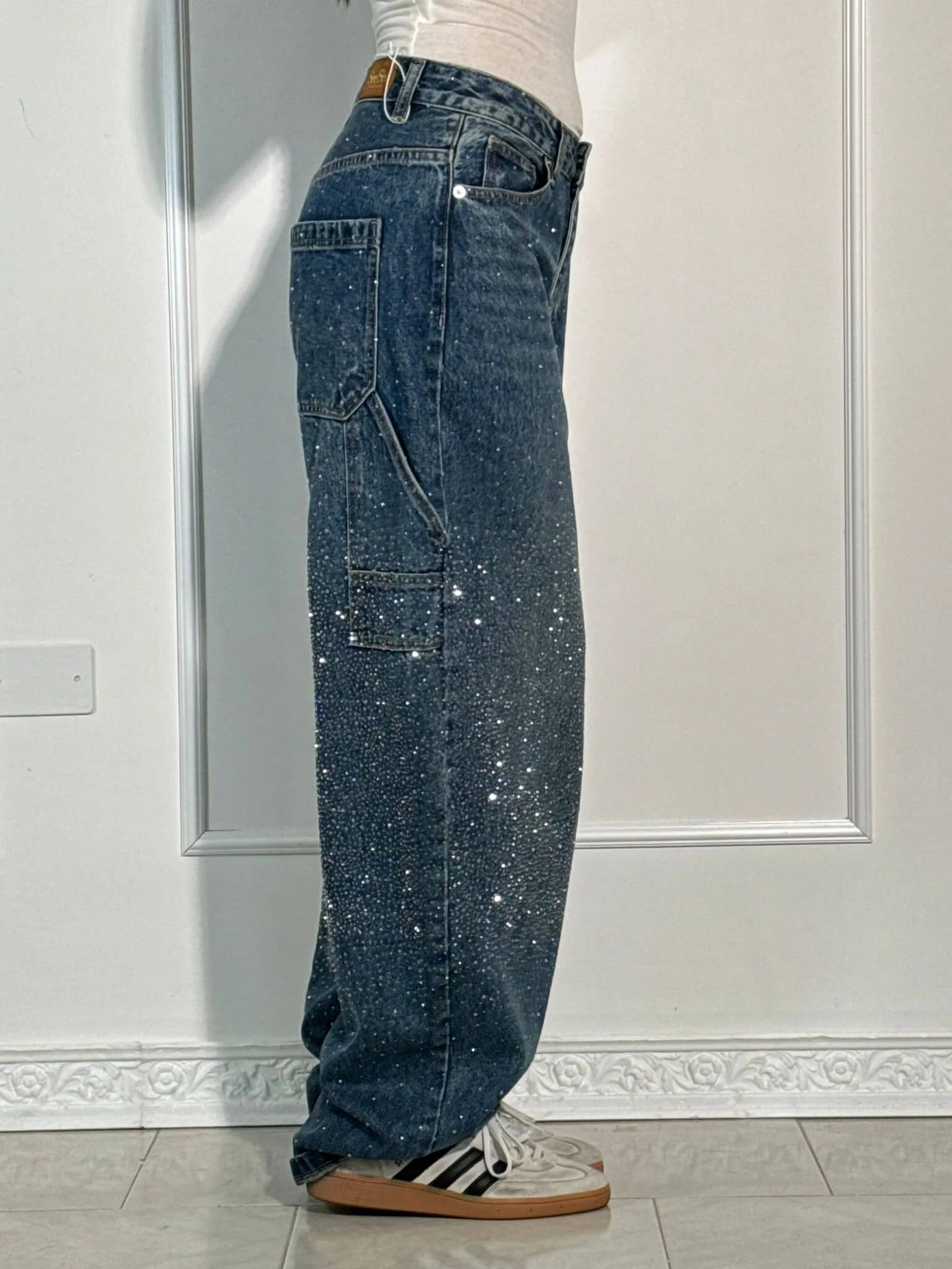 Women’s High-Waist Straight Leg Jeans with Crystal Details – Vintage Denim Look for All-Season Wear and Effortless Elegance