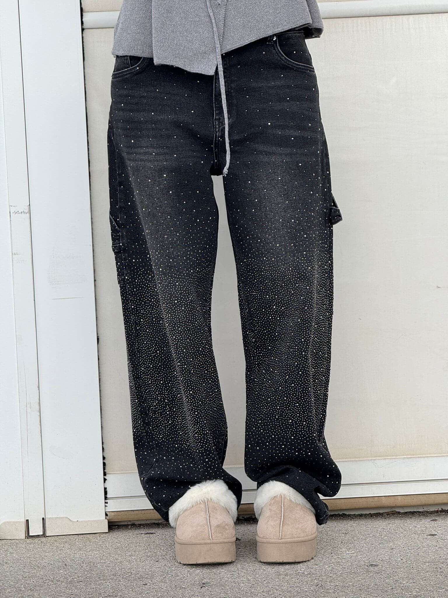 Women’s High-Waist Straight Leg Jeans with Crystal Details – Vintage Denim Look for All-Season Wear and Effortless Elegance