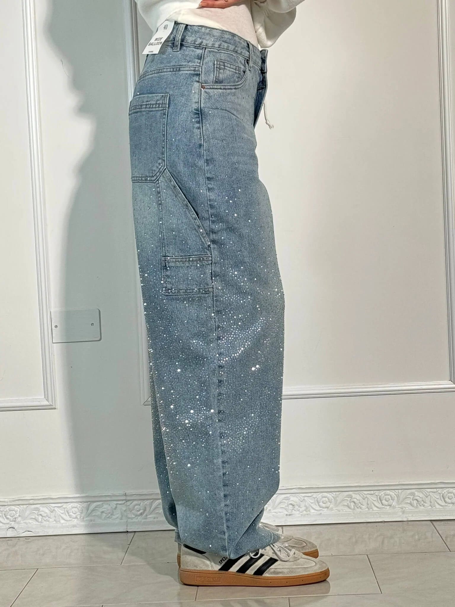 Women’s High-Waist Straight Leg Jeans with Crystal Details – Vintage Denim Look for All-Season Wear and Effortless Elegance