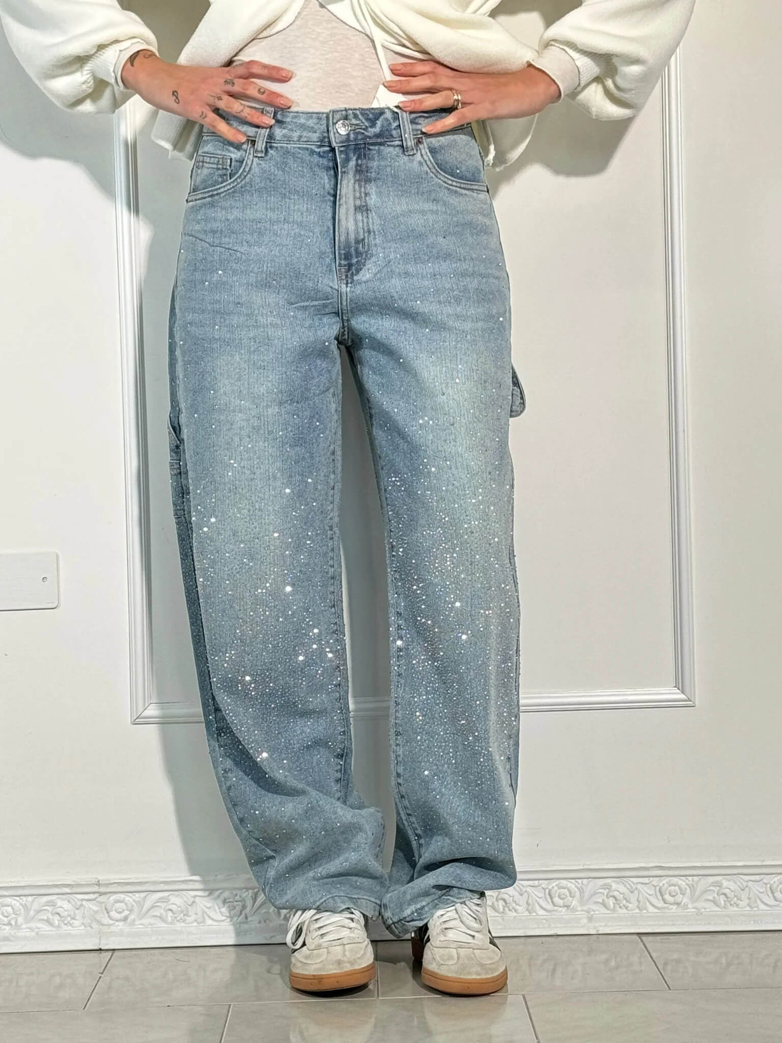 Women’s High-Waist Straight Leg Jeans with Crystal Details – Vintage Denim Look for All-Season Wear and Effortless Elegance