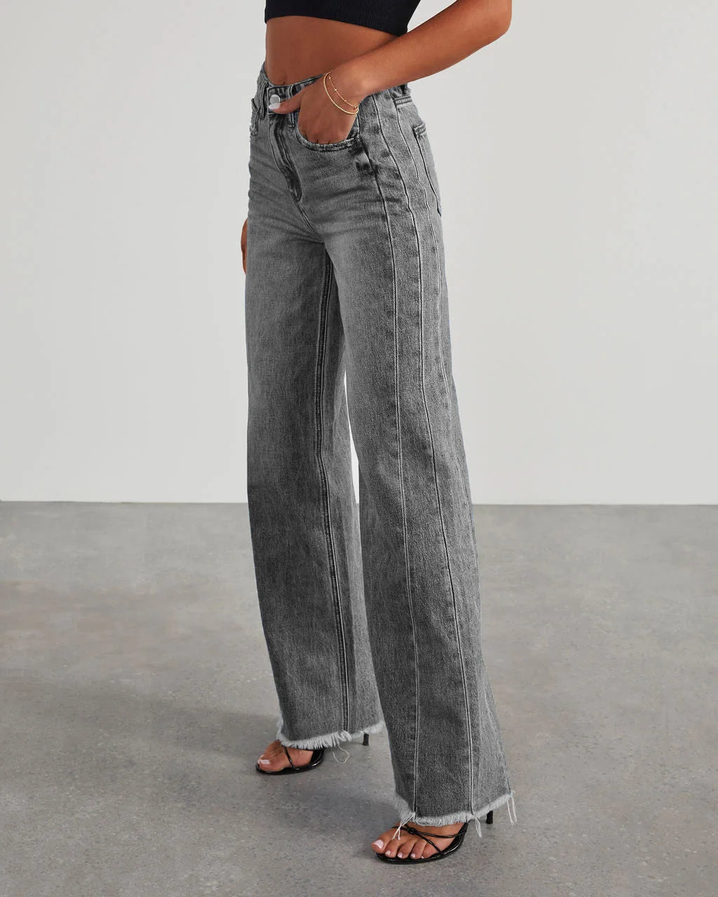 Jean femme taille haute, coupe large - Denim pleine longueur délavé avec ourlet brut pour un style streetwear décontracté, les week-ends, les voyages et un style quotidien moderne
