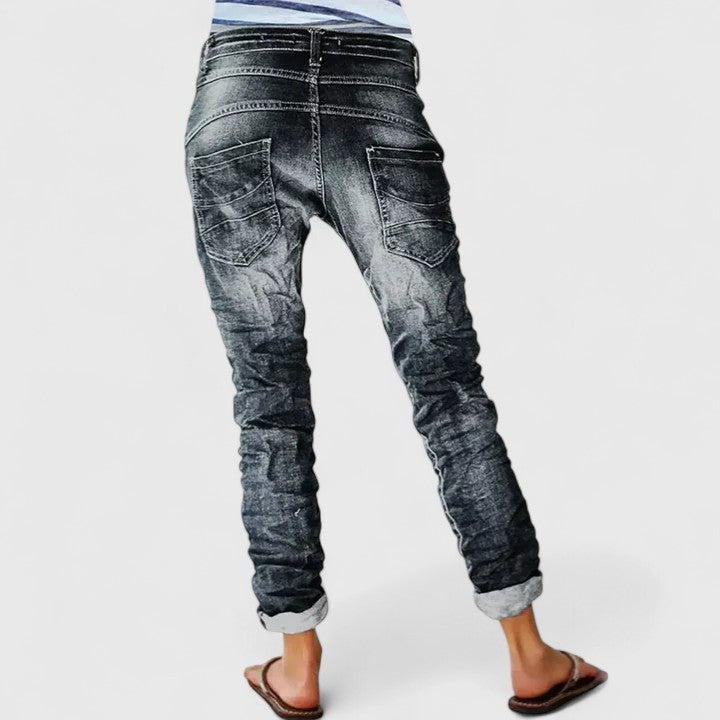 Naisten slim-fit-kulutetut farkut – joustava kapeneva denim pestyllä viimeistelyllä rentoon viikonloppumatkailuun, katumuotiin ja arjen vuodenaikojen väliseen pukeutumiseen