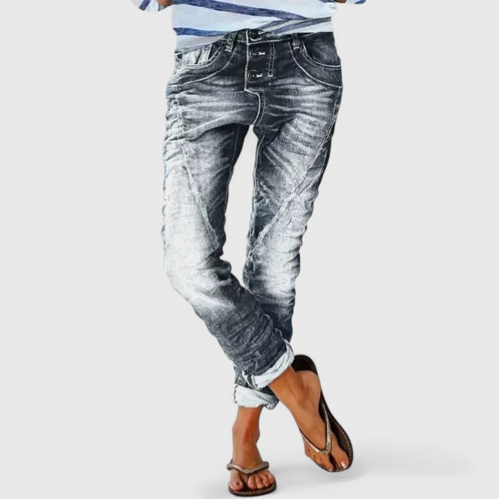 Women’s Slim-Fit Distressed Jeans – Stretch Tapered Denim with Washed Finish for Casual Weekend Travel Streetwear and Everyday Transitional Styling