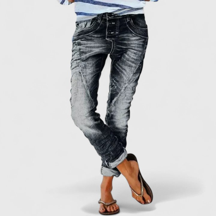 Women’s Slim-Fit Distressed Jeans – Stretch Tapered Denim with Washed Finish for Casual Weekend Travel Streetwear and Everyday Transitional Styling