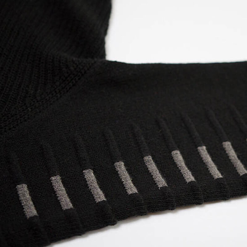 Herreslim strikket sweater med trykte raglanærmer