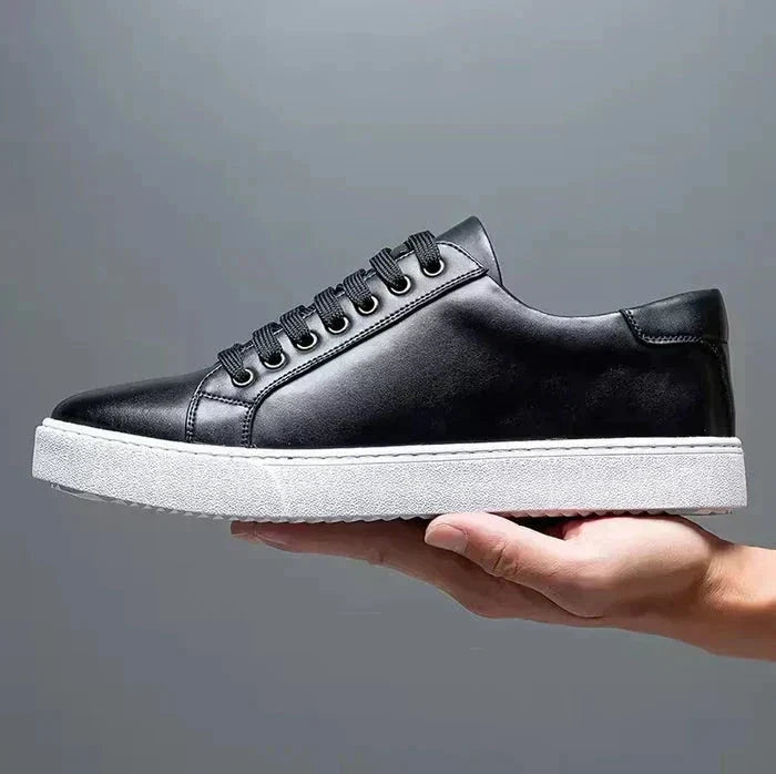 Pánské kožené nízké tenisky – elegantní letní obuv pro volný čas