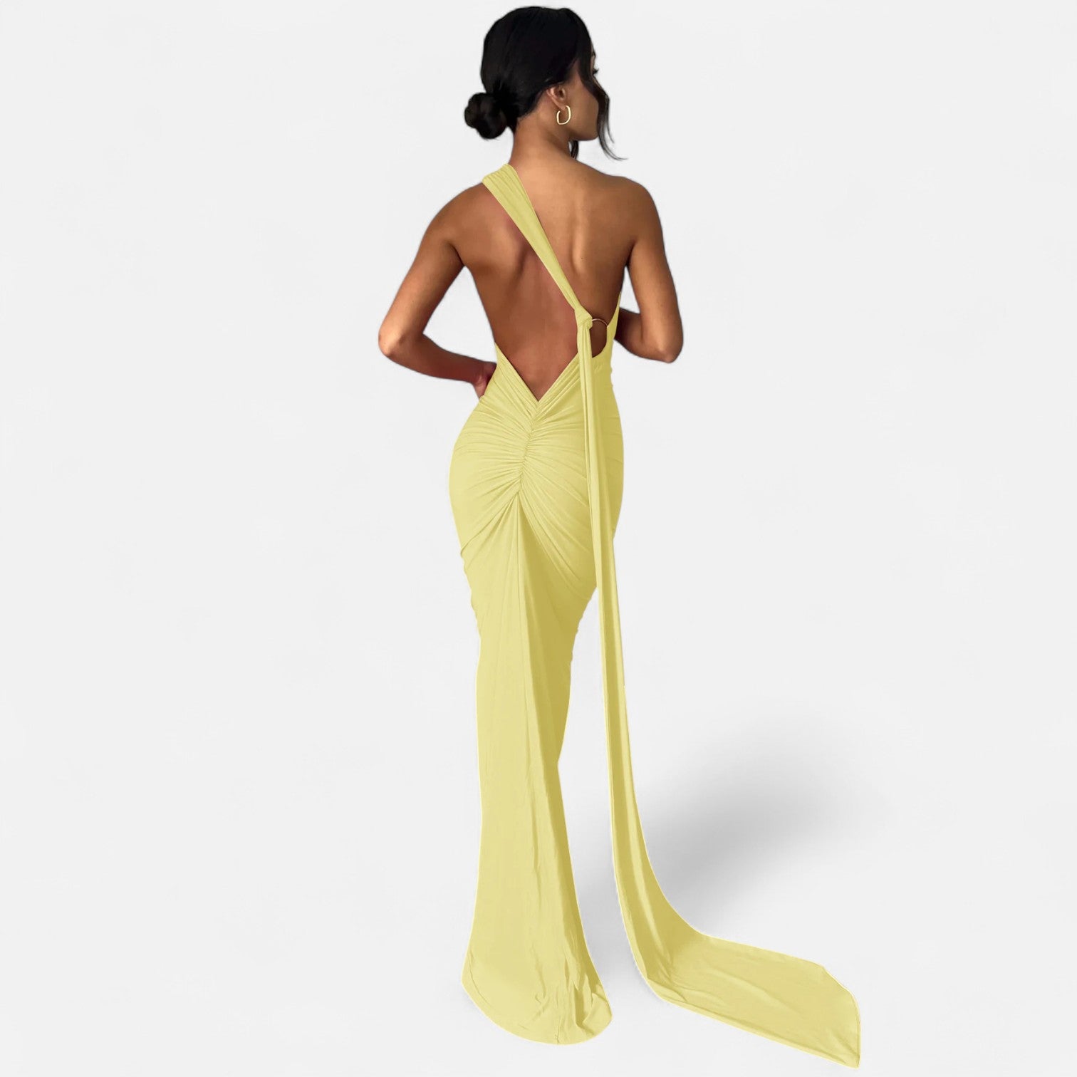 Elegant maxi-kjole til kvinder med én skulder og halterneck – figursyet kjole til aftenarrangementer