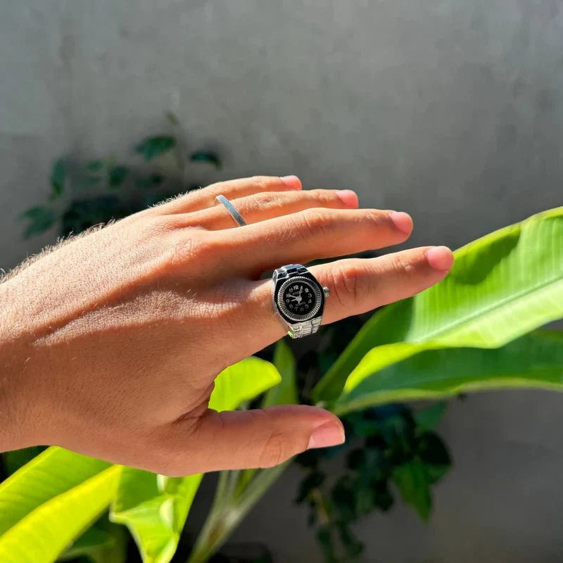 Reloj de anillo de cuarzo ajustable para hombre - Reloj de dedo de metal pulido con esfera compacta para el uso diario y las noches