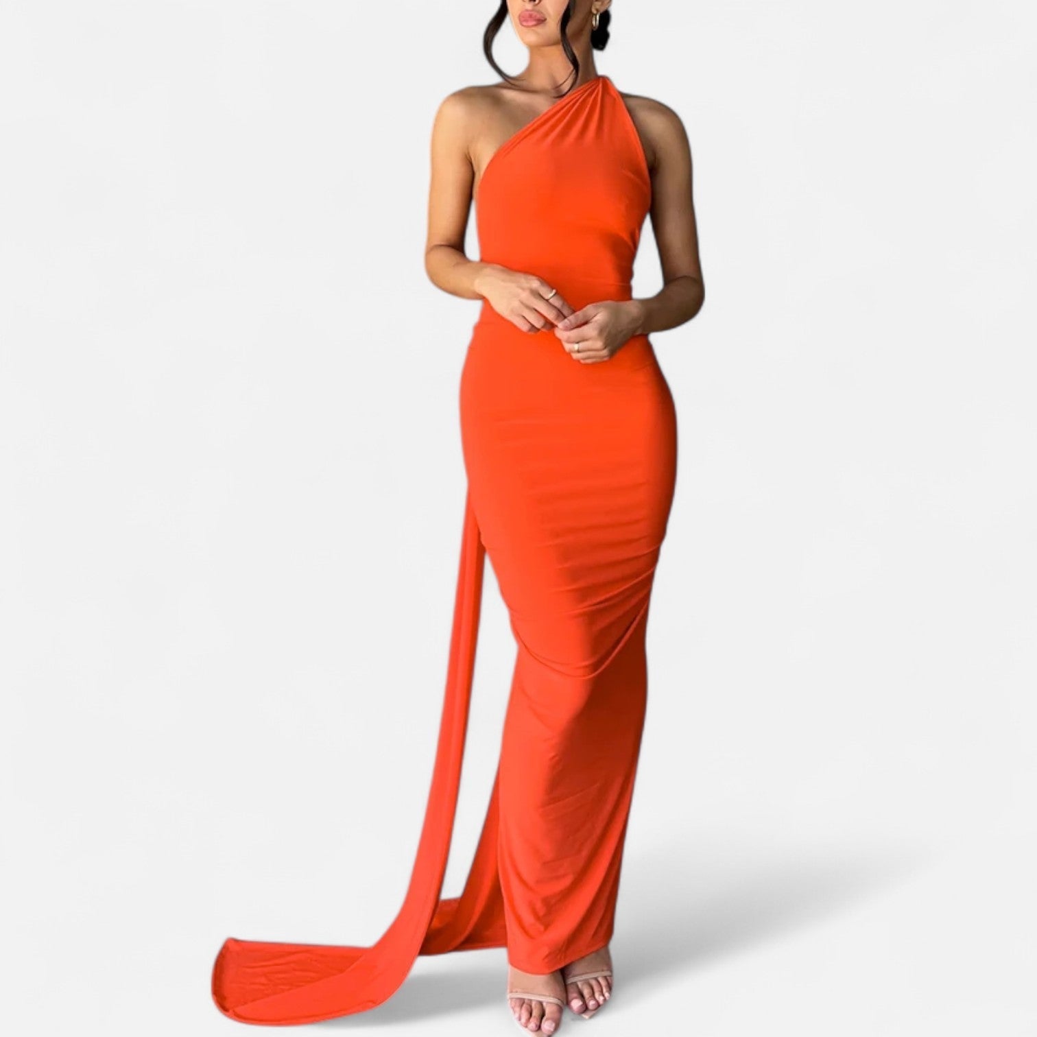 Elegant maxi-kjole til kvinder med én skulder og halterneck – figursyet kjole til aftenarrangementer