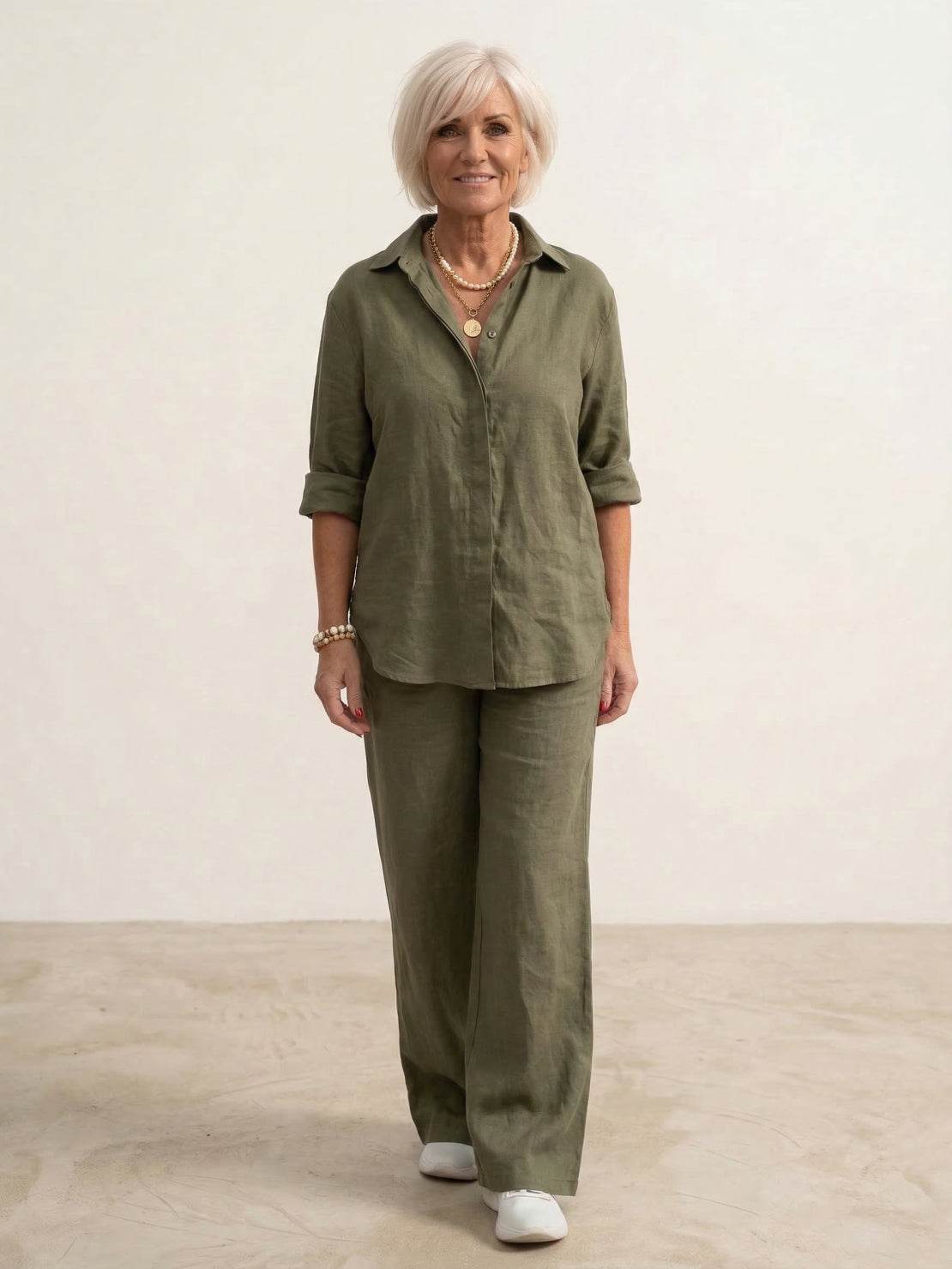 Completo donna con camicia oversize in lino e pantaloni a gamba larga