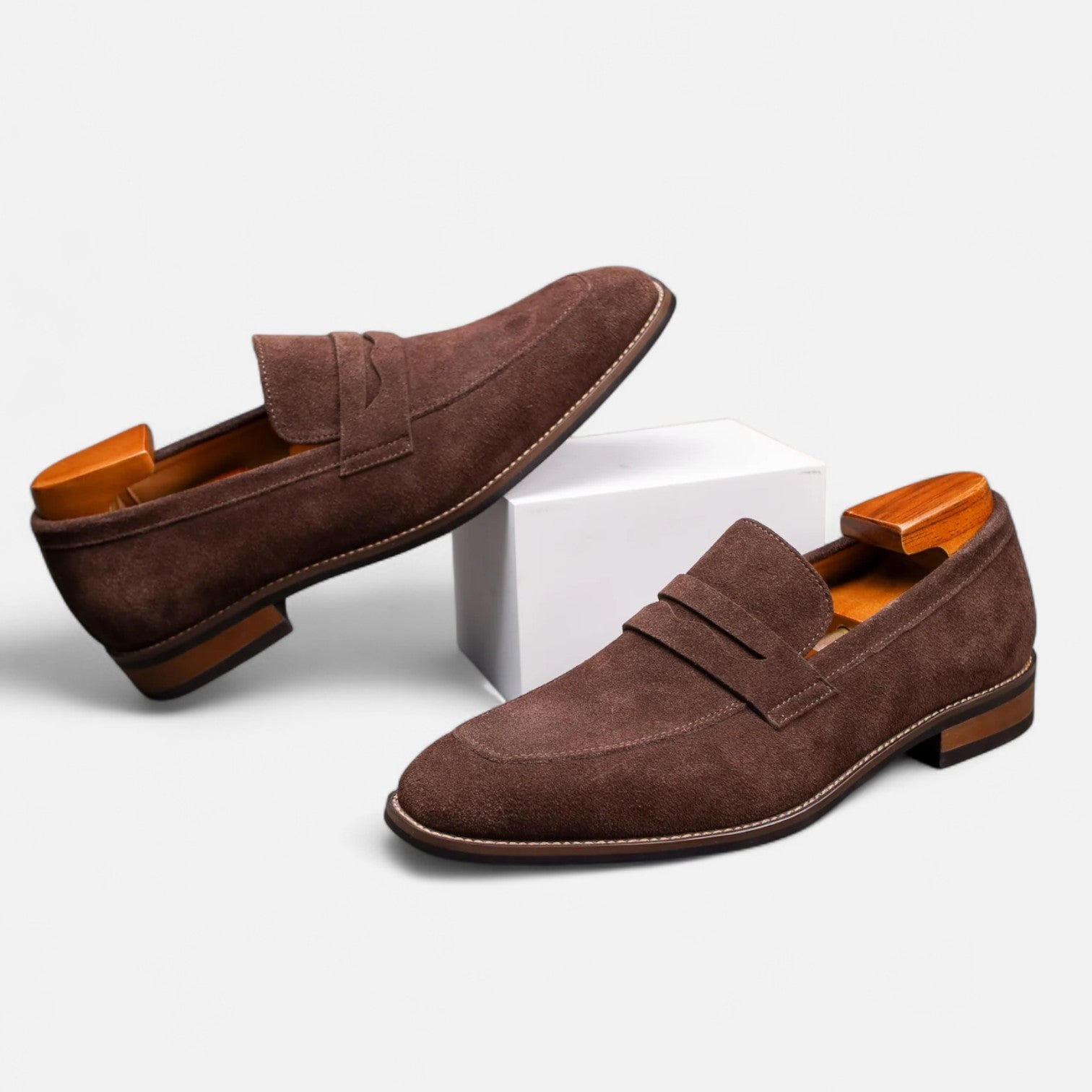 Mocassini da uomo in camoscio con morsetto, classici e eleganti, scarpe slip-on