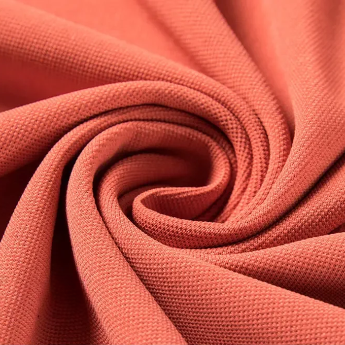 Pánské polo tričko s kontrastním límcem v elegantním smart casual stylu