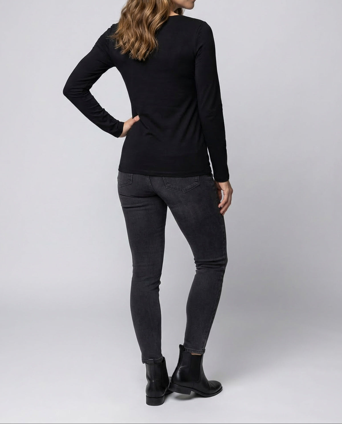 Haut ajusté à manches longues pour femme avec large encolure arrondie et ourlet droit - Couche minimaliste pour le quotidien et les tenues chic décontractées