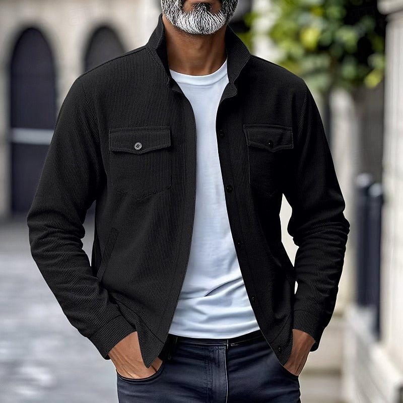 Ribstrikket overshirt-jakke til mænd - Lag-på-lag-model med kinakrave, knaplukning foran og brystlommer med klap til afslappet brug i overgangsvejr