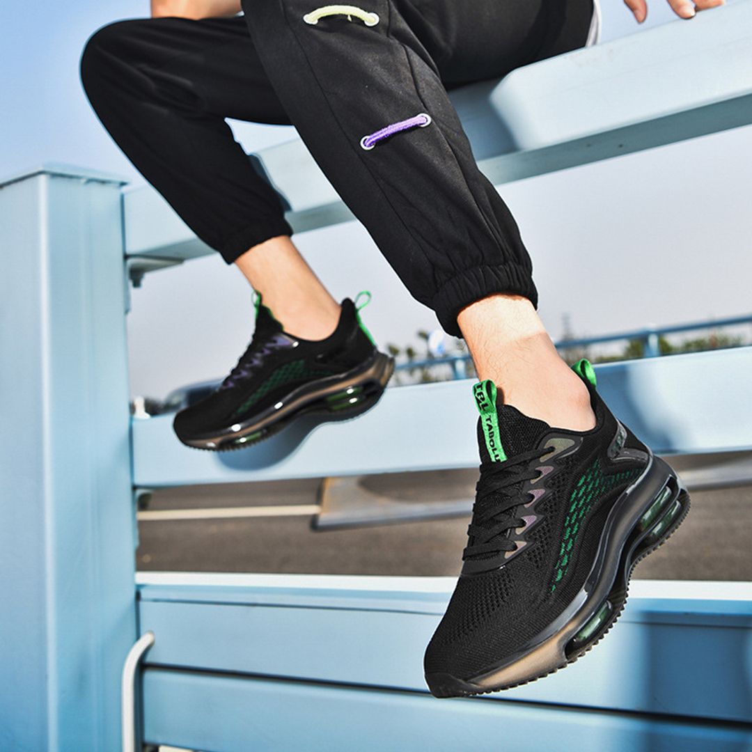 Herresneakers med luftpolstret mesh og formet ydersål til ydeevne