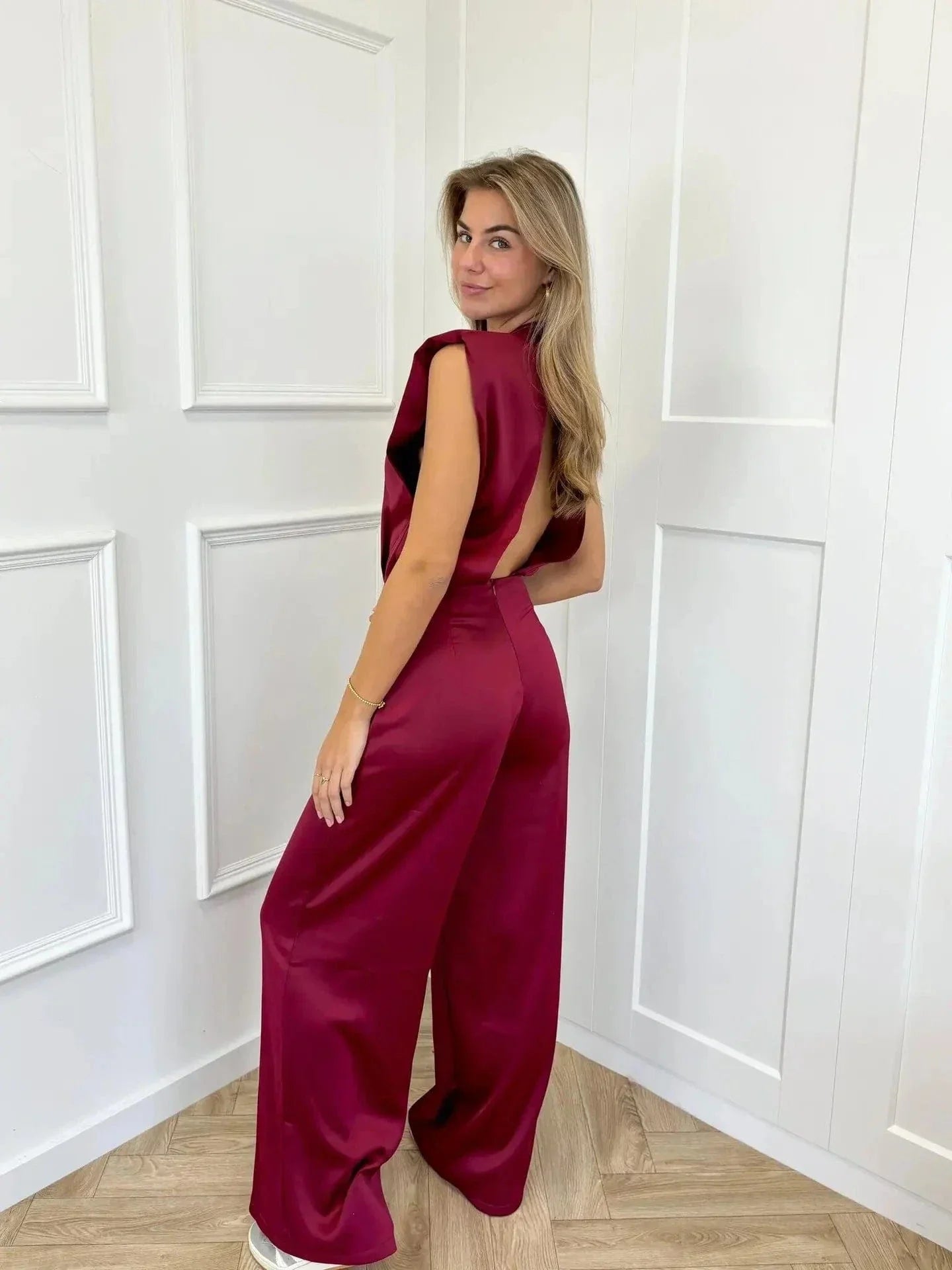 Elegancki damski kombinezon z szerokimi nogawkami, bez rękawów, z wysokim kołnierzem, zwiewny, wieczorowy, casualowy, szykowny strój