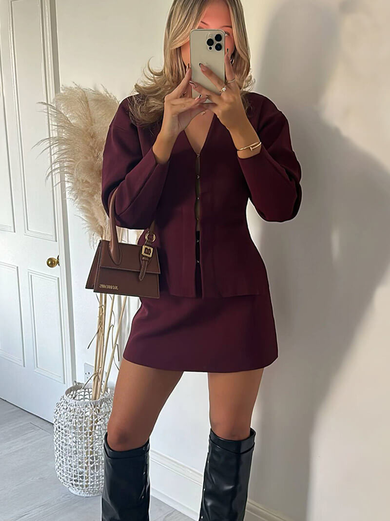 Conjunto feminino de blazer peplum com botões à frente e minissaia em linha A - elegante fato de duas peças de corte impecável para ocasiões casuais elegantes