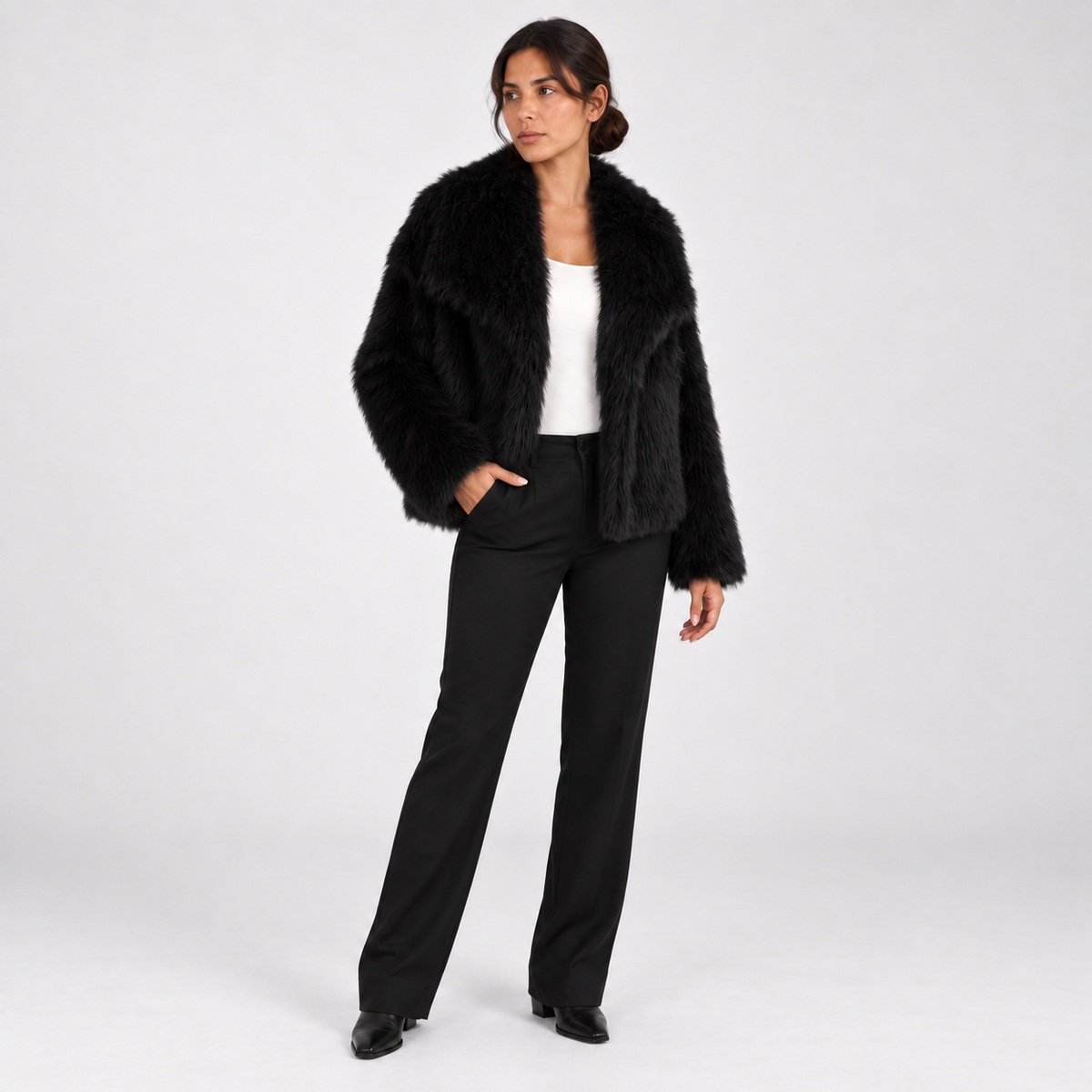 Women’s Plush Faux-Fur Short Winter Jacket – Wide-Lapel Relaxed Fit for Elegant Cold-Weather Days and Smart Evening Styling