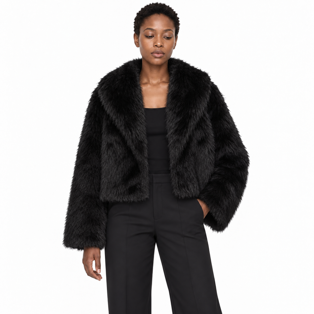 Chaqueta corta de invierno de piel sintética para mujer - Estilo relajado de felpa con solapas anchas para días fríos elegantes y superposiciones sofisticadas de noche