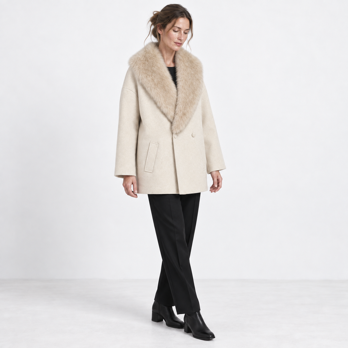 Damen-Wintermantel mit zweireihiger Knopfleiste – Locker geschnittener Mantel mit Kunstfell-Schalkragen für elegante Alltagslooks bei kaltem Wetter