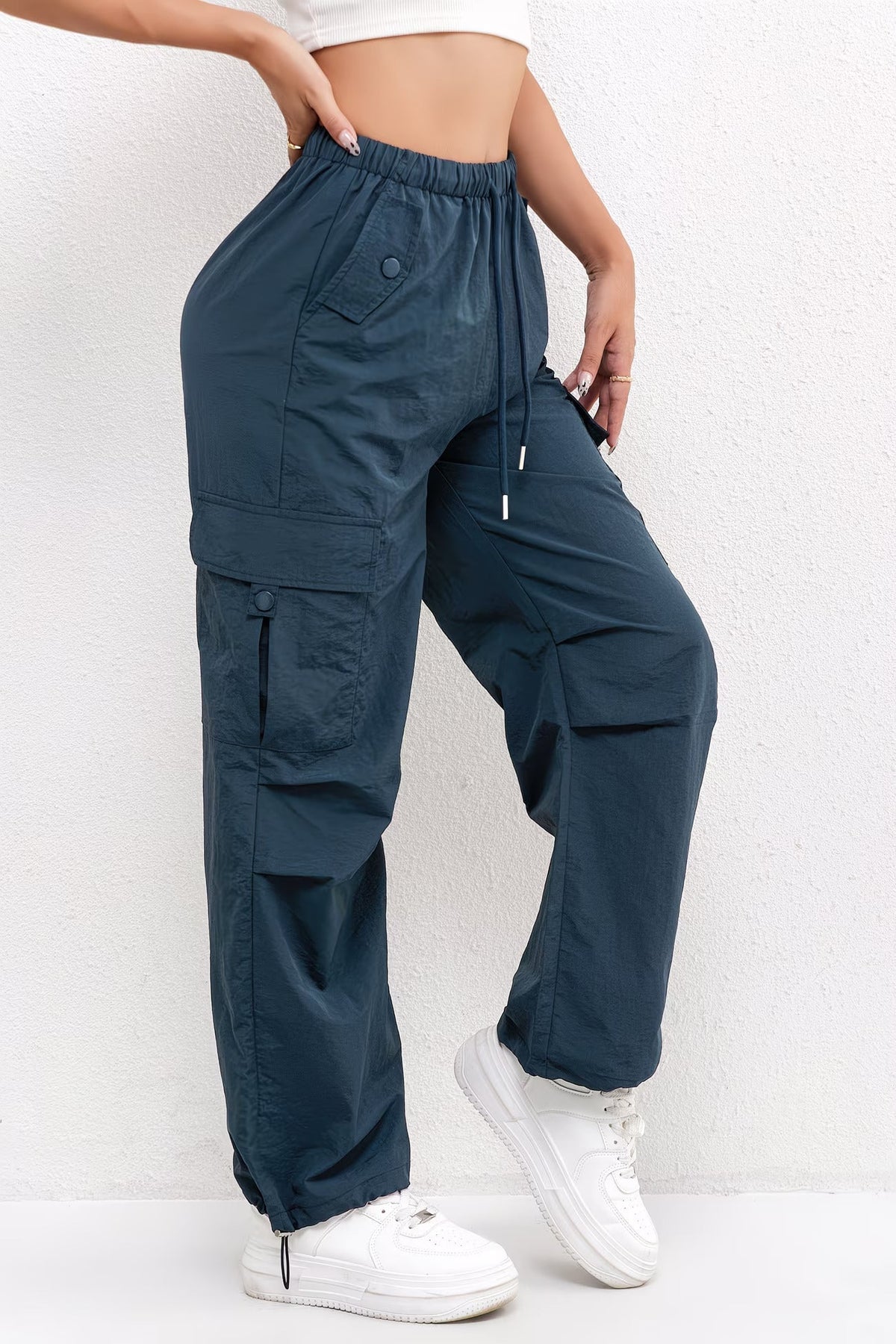 Pantaloni cargo leggeri da donna a vita alta - modello comodo a gamba dritta con coulisse e tasche funzionali per viaggi estivi e look casual quotidiani