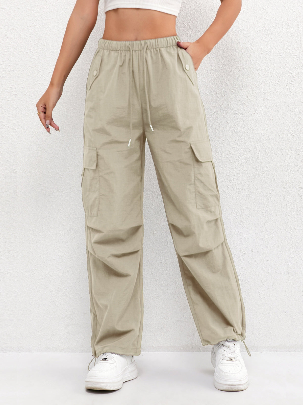Pantaloni cargo leggeri da donna a vita alta - modello comodo a gamba dritta con coulisse e tasche funzionali per viaggi estivi e look casual quotidiani