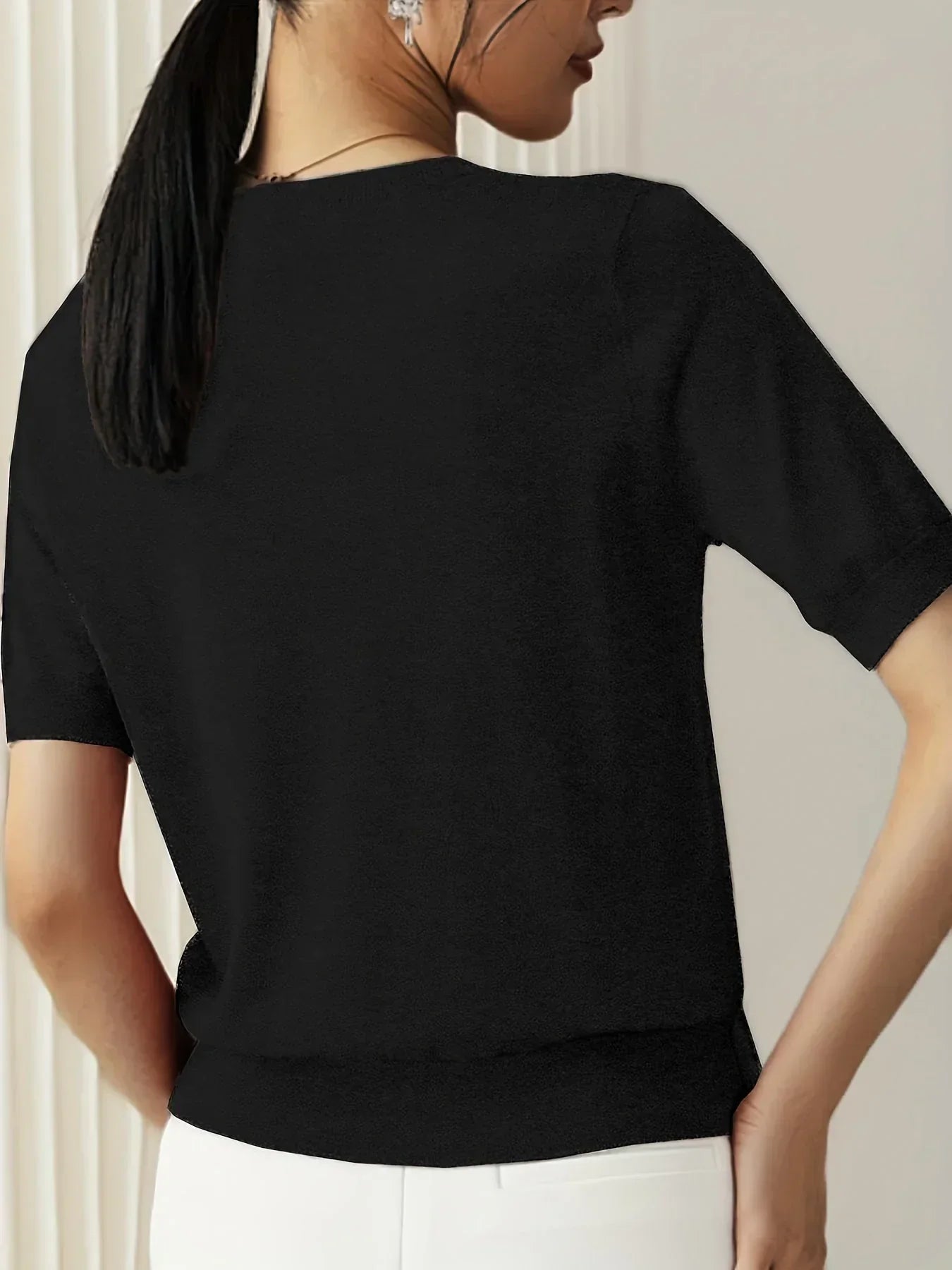 Women’s Fine Knit Sweater with Short Sleeves and Ribbed Trim